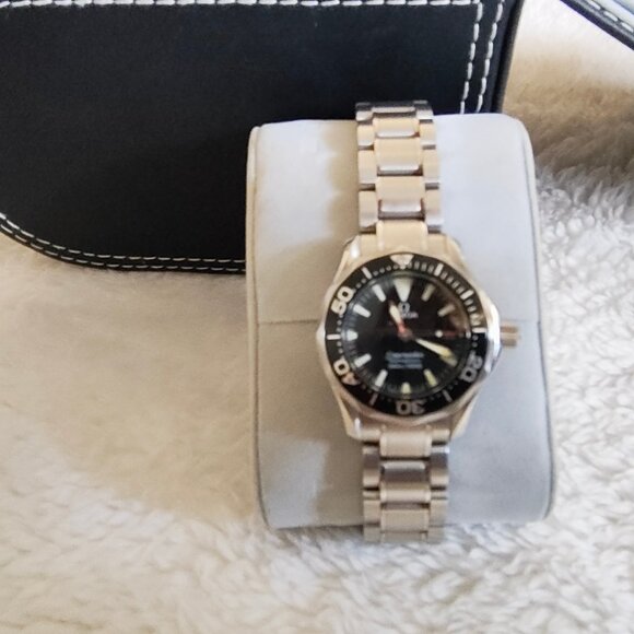 Omega Seamaster Professional 300m Black & Stainless Women's Watch - Picture 2 of 11